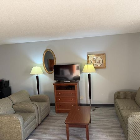 Lake Tree Inn & Suites Marion Exteriér fotografie